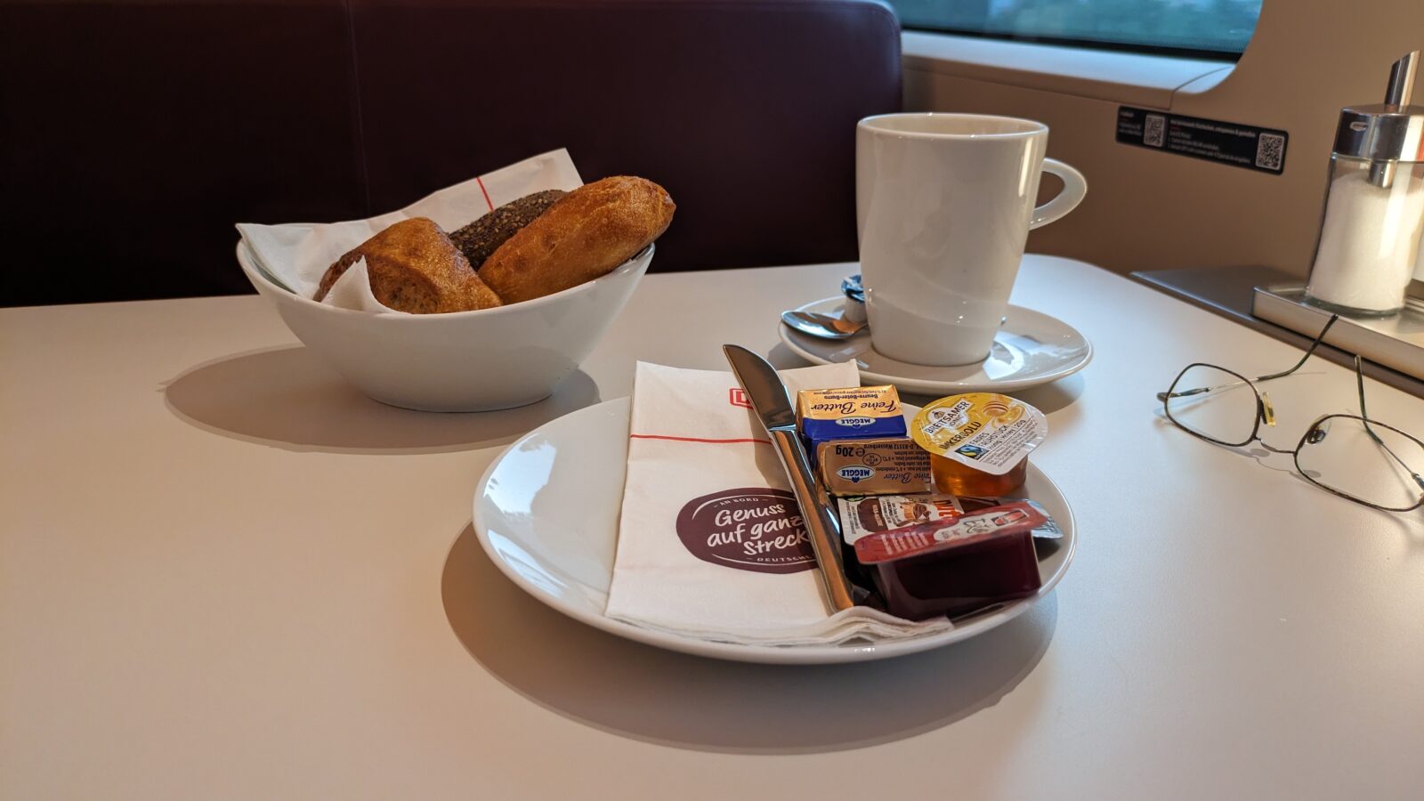 Frühstück und eine Tasse Kaffee