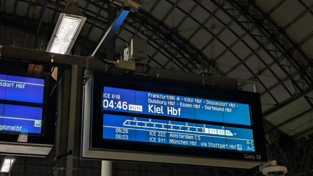 Zuganzeige in Frankfurt ( Main Hbf